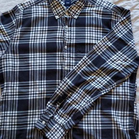 Large plaid GAP button down shirt - Picture 2 of 7